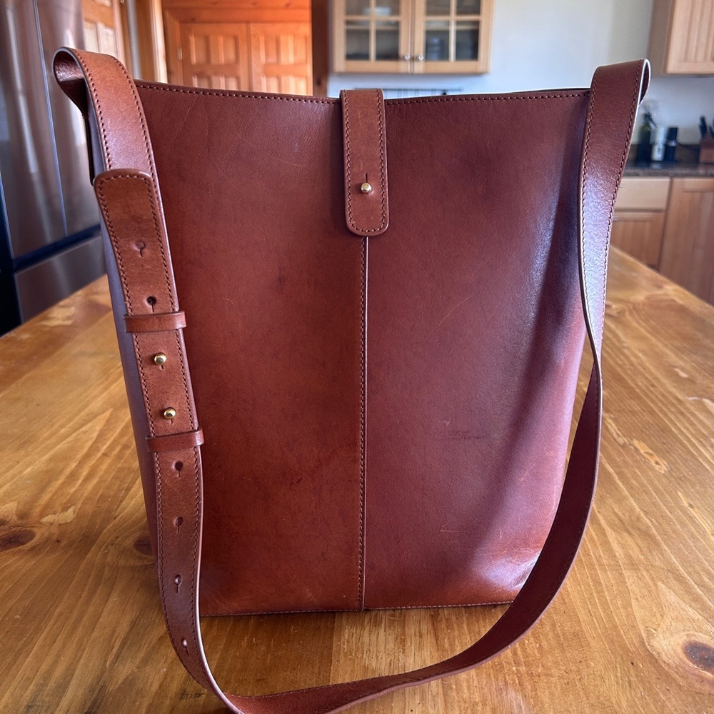 Jenni Kayne Leather Bucket Bag in Chestnut Brown